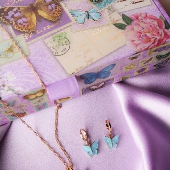 NWT UO Mini Bri Butterfly Hoop Earring - Picture 8 of 11